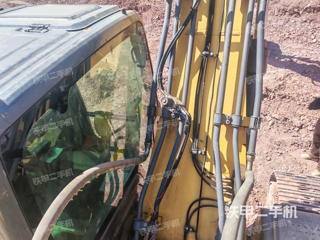 大臂背部俯視(工作和回轉(zhuǎn)裝置) 大臂背部俯視(工作和回轉(zhuǎn)裝置)