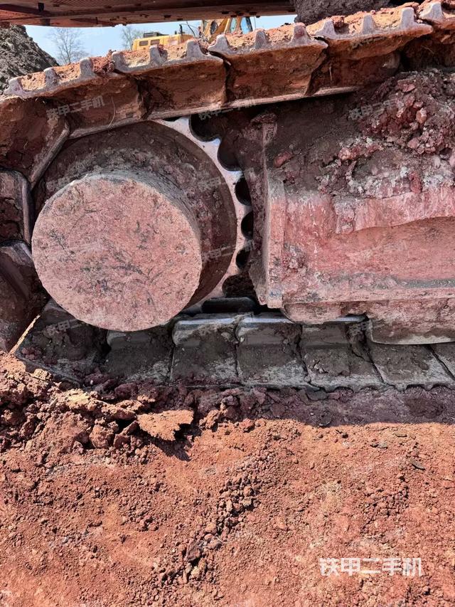 右驅(qū)動輪（行走機(jī)構(gòu)）