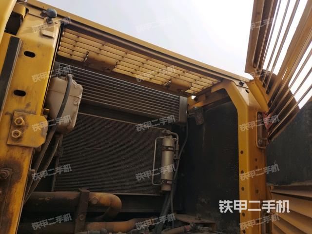 散熱器正面(大件艙室) 散熱器正面(大件艙室)