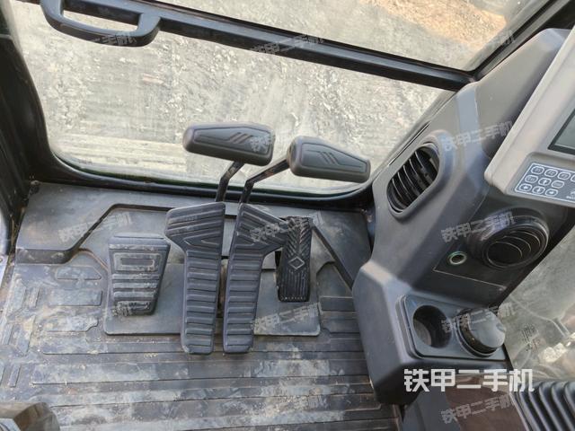 座椅右側(cè)控制臺(tái)/鑰匙門/油門/含右手柄（駕駛室部分）