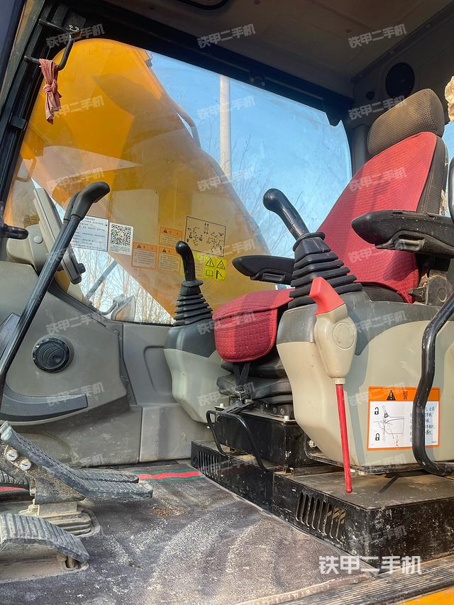 駕駛室整體（整機外觀）