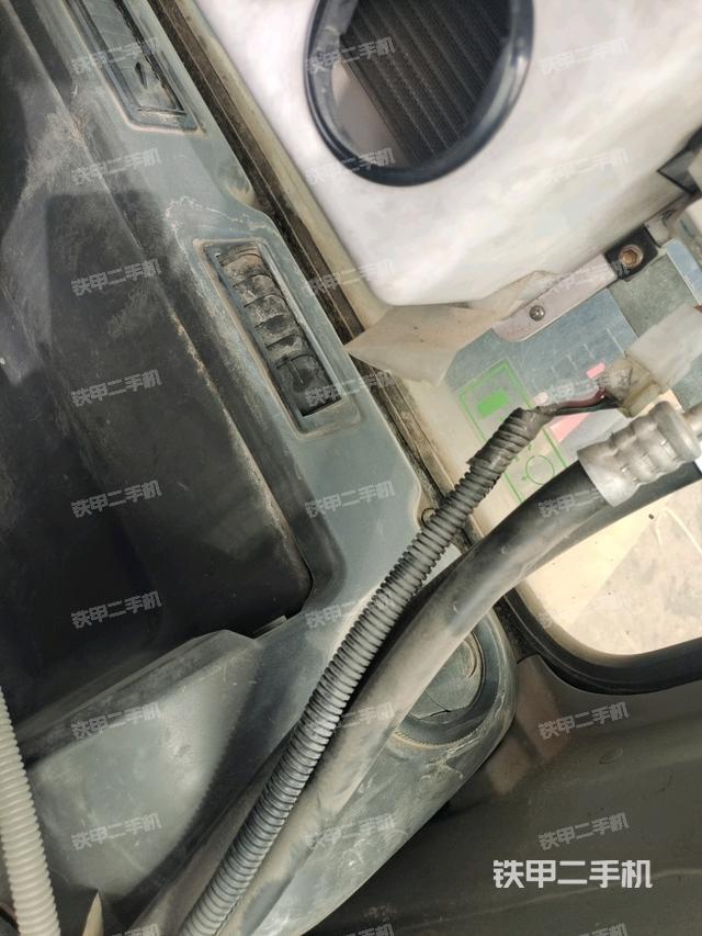 駕駛室左前45度(駕駛室部分) 駕駛室左前45度(駕駛室部分)