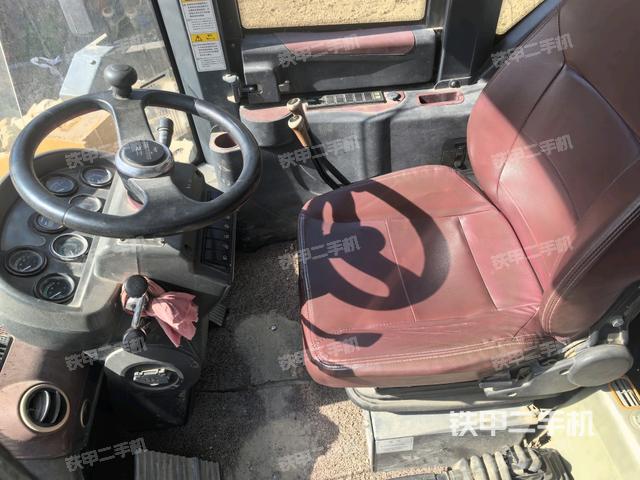 駕駛室內(nèi)部（駕駛室部分）