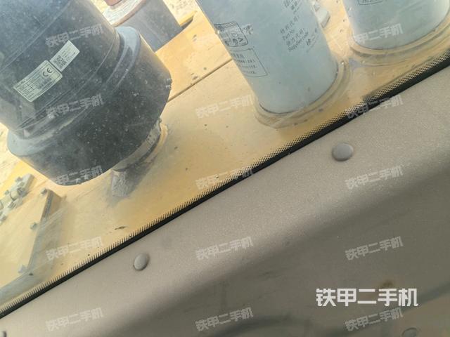 駕駛室頂蓬內(nèi)（壓路機(jī)駕駛室）