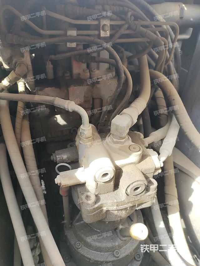 回转马达和主控阀（整机外观）