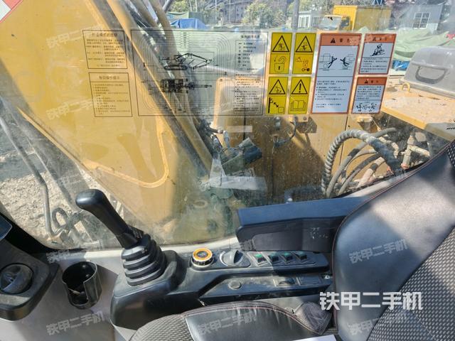 座椅右側(cè)控制臺/鑰匙門/油門/含右手柄（駕駛室部分）