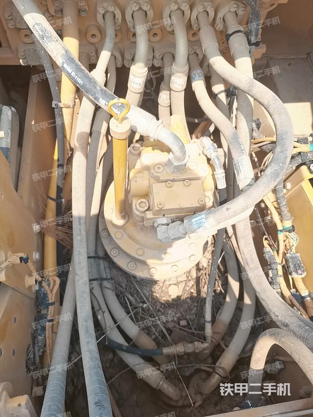 回轉(zhuǎn)馬達(dá)和主控閥（整機(jī)外觀）