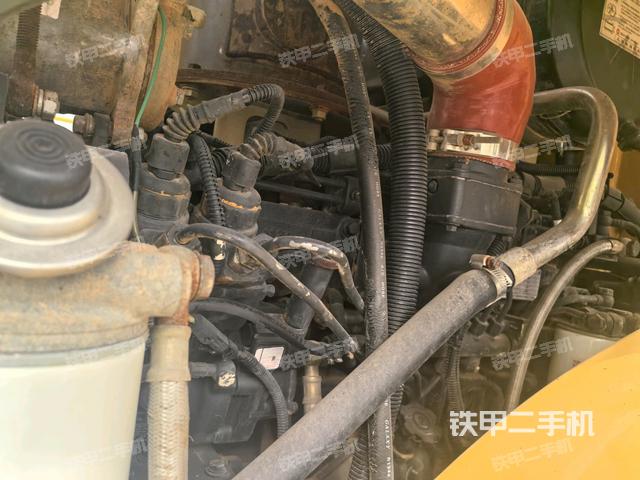 發(fā)動(dòng)機(jī)艙全景(壓路機(jī)發(fā)動(dòng)機(jī)艙) 發(fā)動(dòng)機(jī)艙全景(壓路機(jī)發(fā)動(dòng)機(jī)艙)