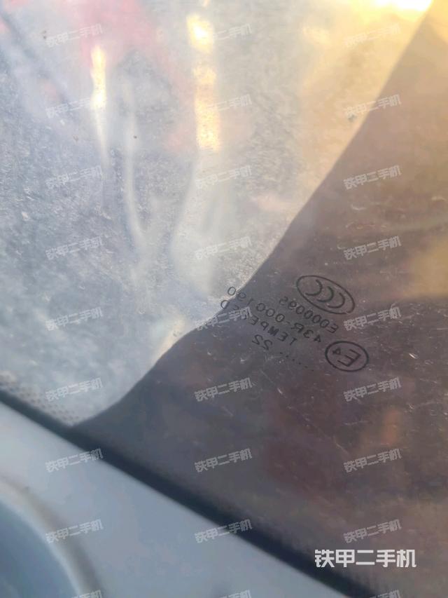 左后方玻璃角標(駕駛室部分) 左后方玻璃角標(駕駛室部分)