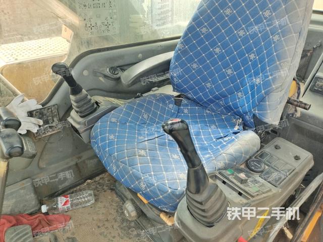 后窗玻璃角標(駕駛室部分) 后窗玻璃角標(駕駛室部分)