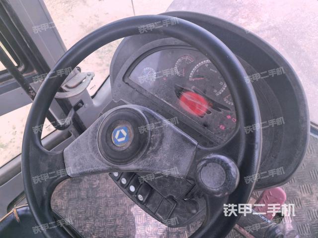 儀表盤(pán)全景(壓路機(jī)駕駛室) 儀表盤(pán)全景(壓路機(jī)駕駛室)