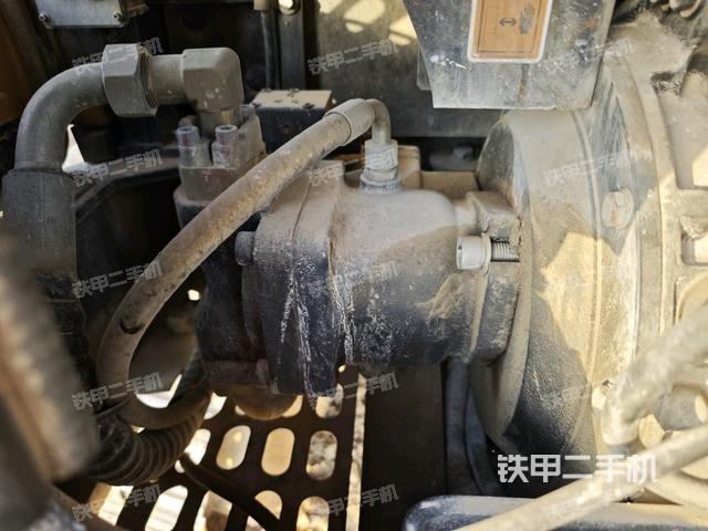 液壓泵艙室正面整體(整機(jī)外觀) 液壓泵艙室正面整體(整機(jī)外觀)