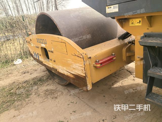 前輪右側(cè)減震塊連接及部件(壓路機(jī)前后車架) 前輪右側(cè)減震塊連接及部件(壓路機(jī)前后車架)