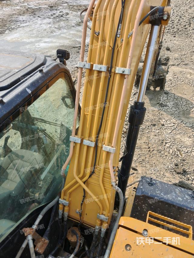 大臂背部俯視(工作和回轉(zhuǎn)裝置) 大臂背部俯視(工作和回轉(zhuǎn)裝置)