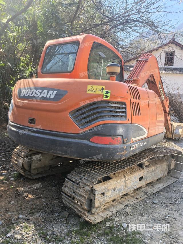 右后45(整機(jī)外觀) 右后45(整機(jī)外觀)