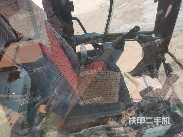 駕駛室頂部（整機(jī)外觀）