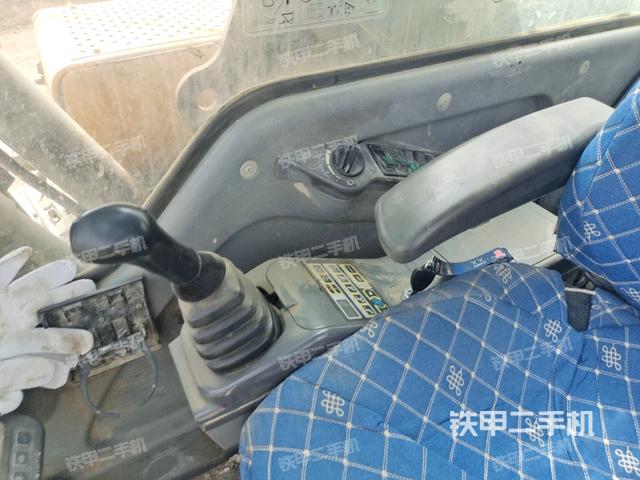 駕駛室左前45度(駕駛室部分) 駕駛室左前45度(駕駛室部分)
