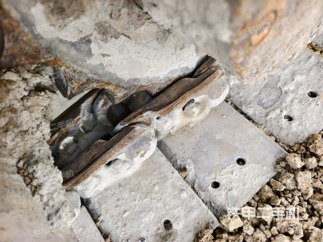 左側行走馬達蓋板（行走機構）