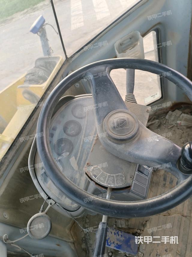 駕駛室操作臺(整機(jī)外觀及大件) 駕駛室操作臺(整機(jī)外觀及大件)
