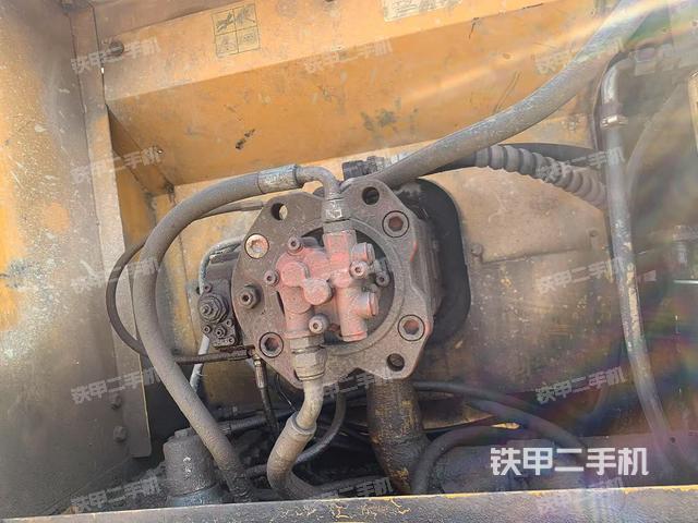 液壓泵艙室正面整體（整機(jī)外觀）