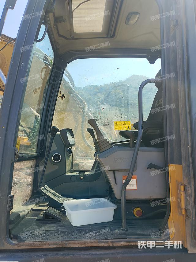 驾驶室整体（整机外观）