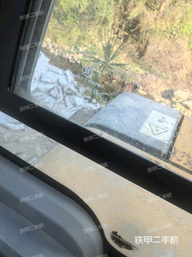 左后方玻璃角標(biāo)(駕駛室部分) 左后方玻璃角標(biāo)(駕駛室部分)
