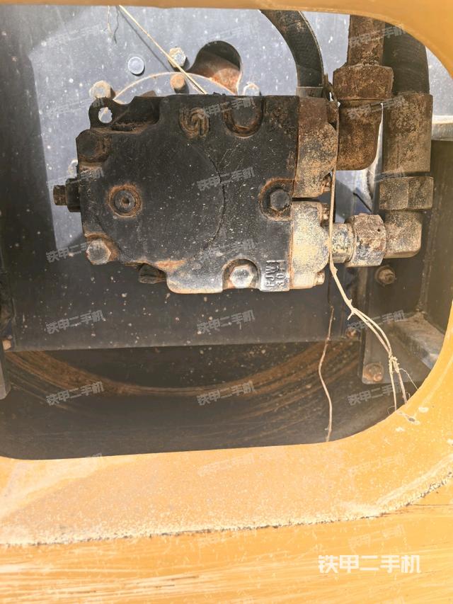 前車架正右側(cè)(壓路機(jī)前后車架) 前車架正右側(cè)(壓路機(jī)前后車架)