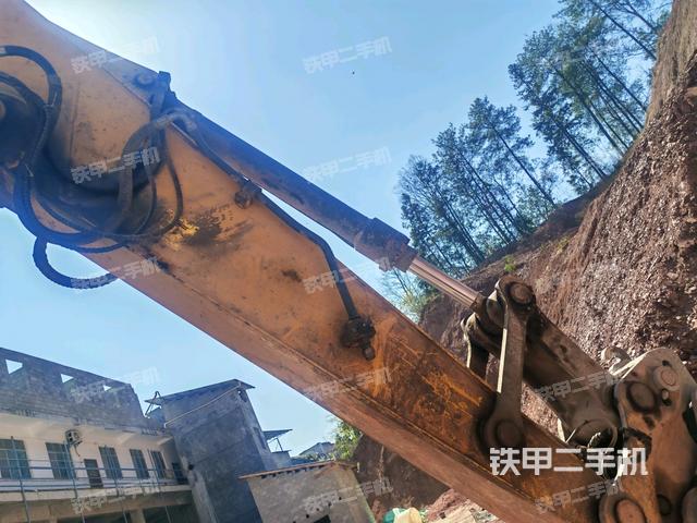 小臂整體左后(工作和回轉(zhuǎn)裝置) 小臂整體左后(工作和回轉(zhuǎn)裝置)