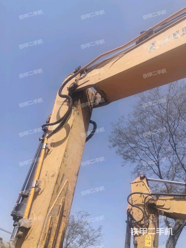 小臂整體左后(工作和回轉裝置) 小臂整體左后(工作和回轉裝置)