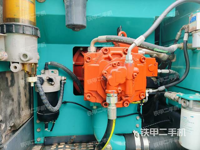 液壓泵艙室正面整體(整機(jī)外觀) 液壓泵艙室正面整體(整機(jī)外觀)