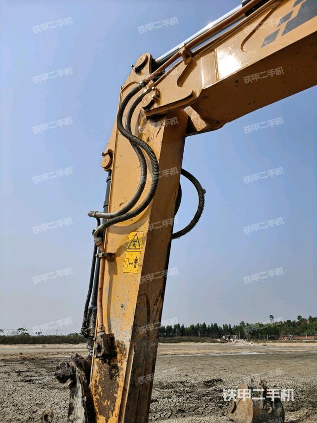 小臂整體左后(工作和回轉(zhuǎn)裝置) 小臂整體左后(工作和回轉(zhuǎn)裝置)