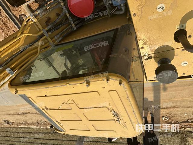 驾驶室顶部（整机外观）