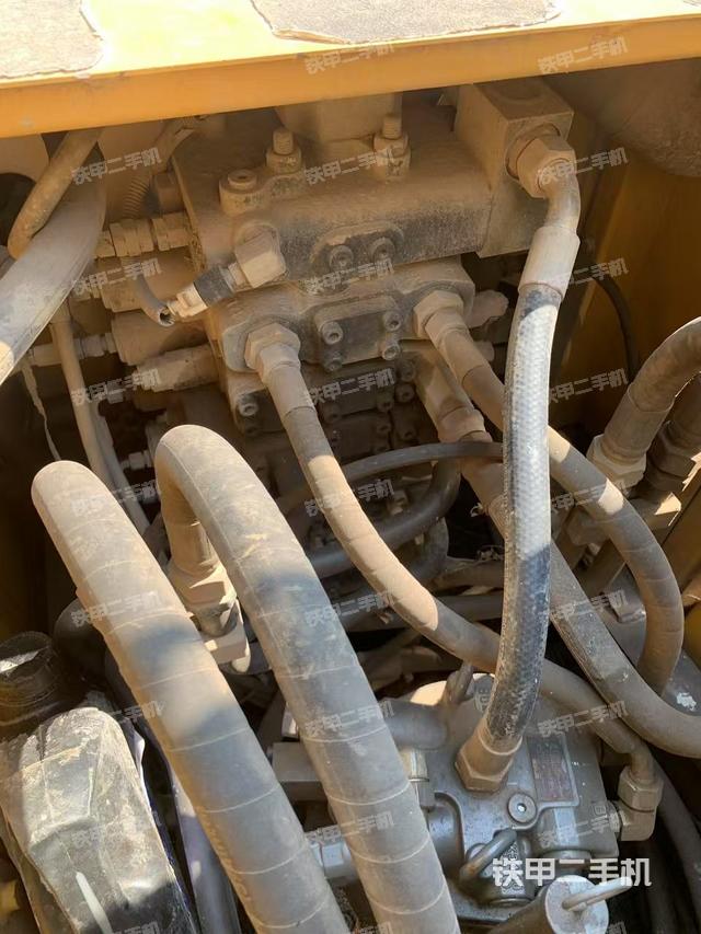 回轉(zhuǎn)馬達和主控閥（整機外觀）