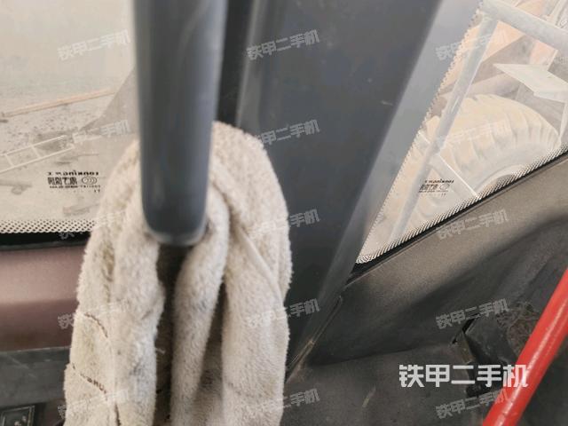 駕駛室內(nèi)部(駕駛室部分) 駕駛室內(nèi)部(駕駛室部分)