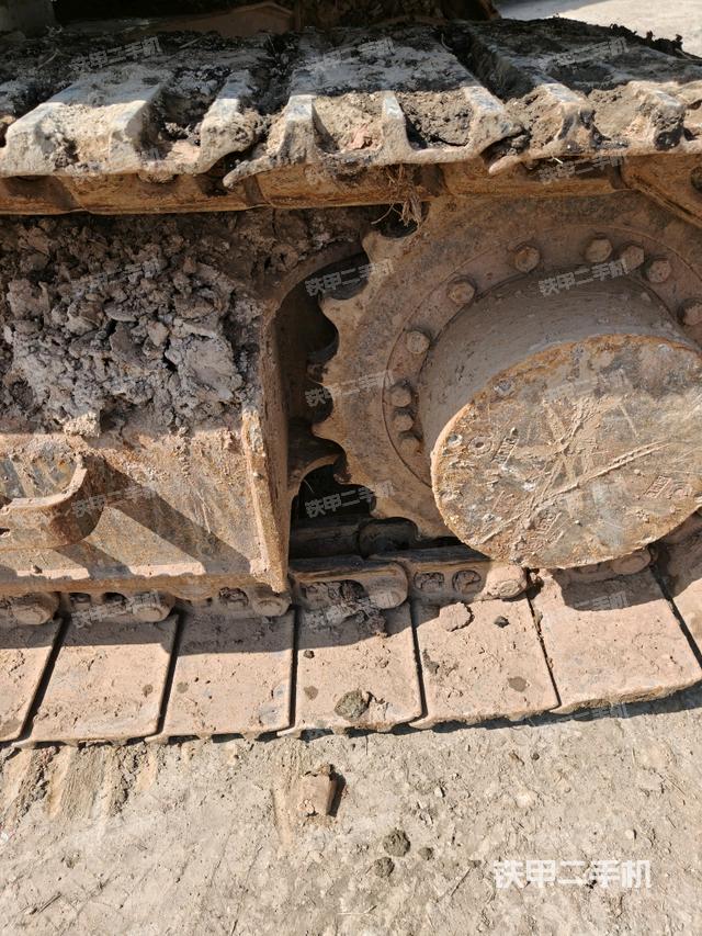 右驅(qū)動輪（行走機構(gòu)）