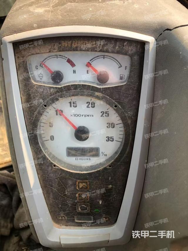 駕駛室頂部（整機外觀）