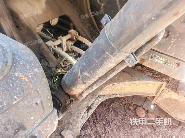 轉(zhuǎn)盤和下車架正前(工作和回轉(zhuǎn)裝置) 轉(zhuǎn)盤和下車架正前(工作和回轉(zhuǎn)裝置)