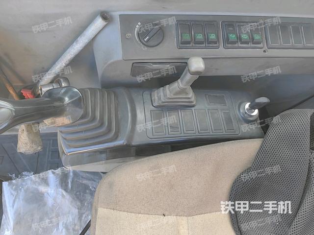 座椅左側(cè)控制臺(tái)/音響/含左手柄（駕駛室部分）