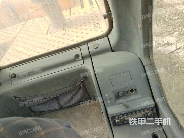 左后方玻璃角標(駕駛室部分) 左后方玻璃角標(駕駛室部分)