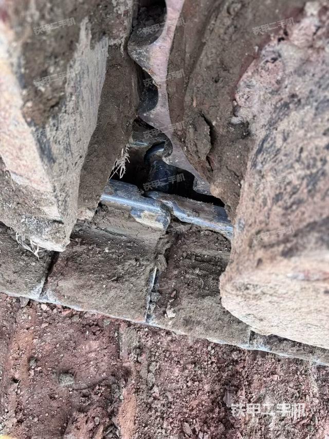 左驅(qū)動輪（行走機(jī)構(gòu)）