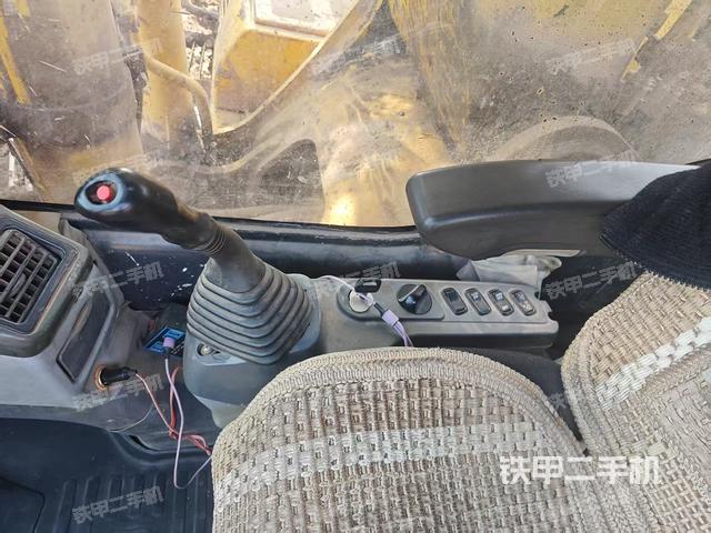 座椅右側(cè)控制臺(tái)/鑰匙門/油門/含右手柄（駕駛室部分）