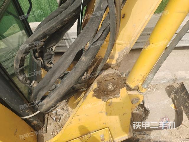 轉(zhuǎn)盤和下車架正前(工作和回轉(zhuǎn)裝置) 轉(zhuǎn)盤和下車架正前(工作和回轉(zhuǎn)裝置)