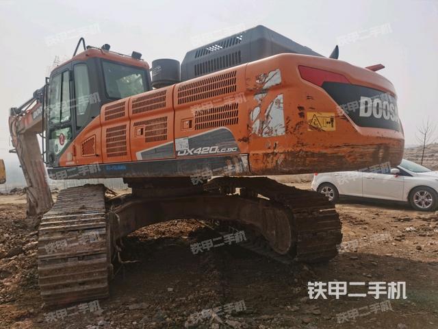 駕駛室頂部（整機外觀）