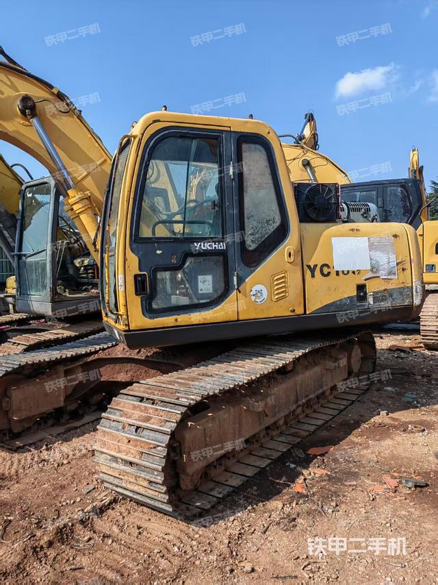 駕駛室頂部（整機外觀）