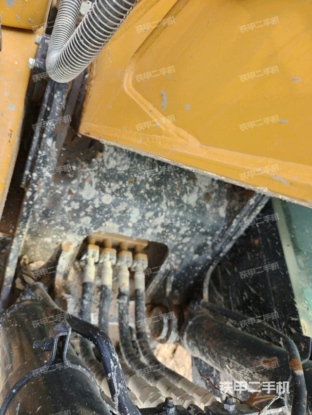 大臂根部?斜視(工作和回轉(zhuǎn)裝置) 大臂根部?斜視(工作和回轉(zhuǎn)裝置)