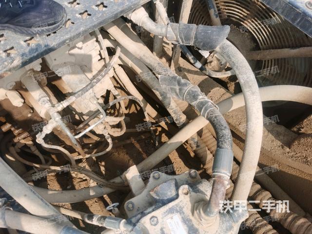 回轉(zhuǎn)馬達(dá)和主控閥（整機外觀）