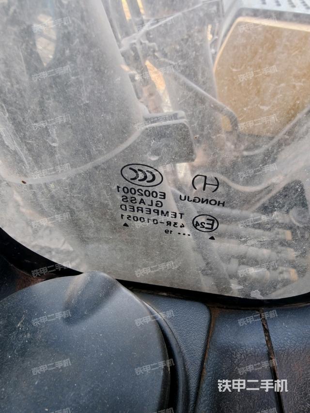 左后方玻璃角標(biāo)（駕駛室部分）