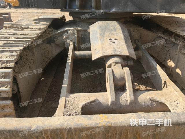 轉(zhuǎn)盤(pán)和下車架正前（工作和回轉(zhuǎn)裝置）