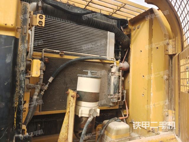散熱器正面(大件艙室) 散熱器正面(大件艙室)