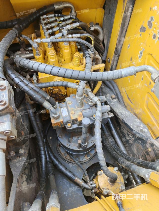 回轉(zhuǎn)馬達(dá)（上車部件）